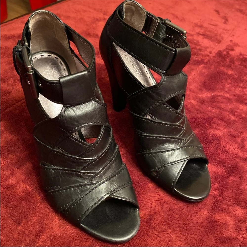 🌺 Coach Harah Sandal in graphite 7.5🌺